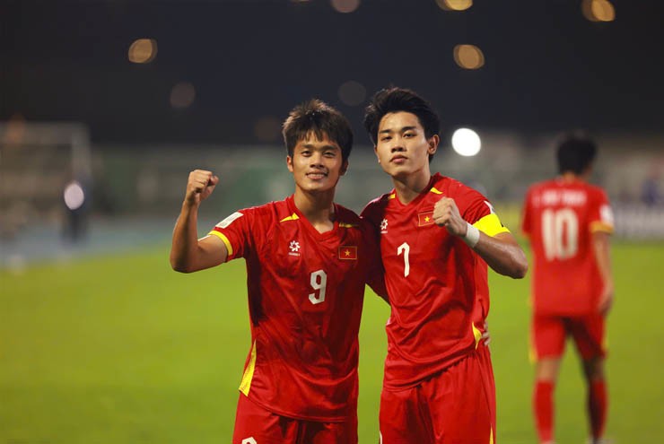 Niềm vui của Đình Bắc và Quốc Việt (Ảnh: Ted Trần)